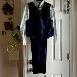 Boy size 8 suit new never used